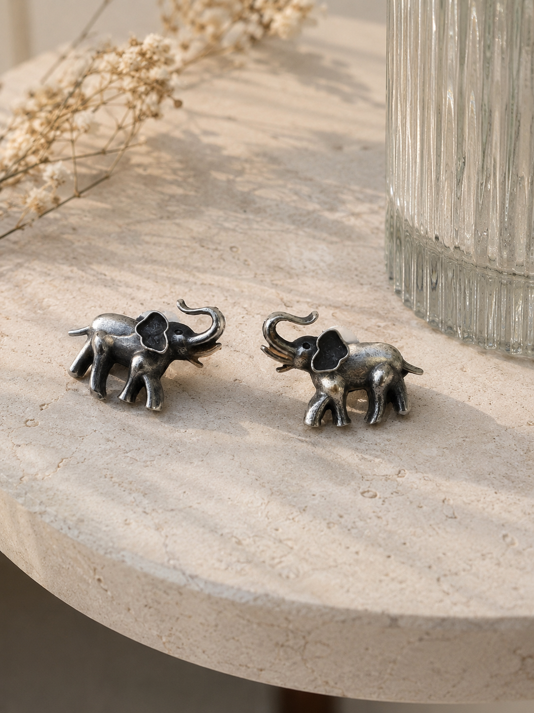 Gaj Earstuds Earrings