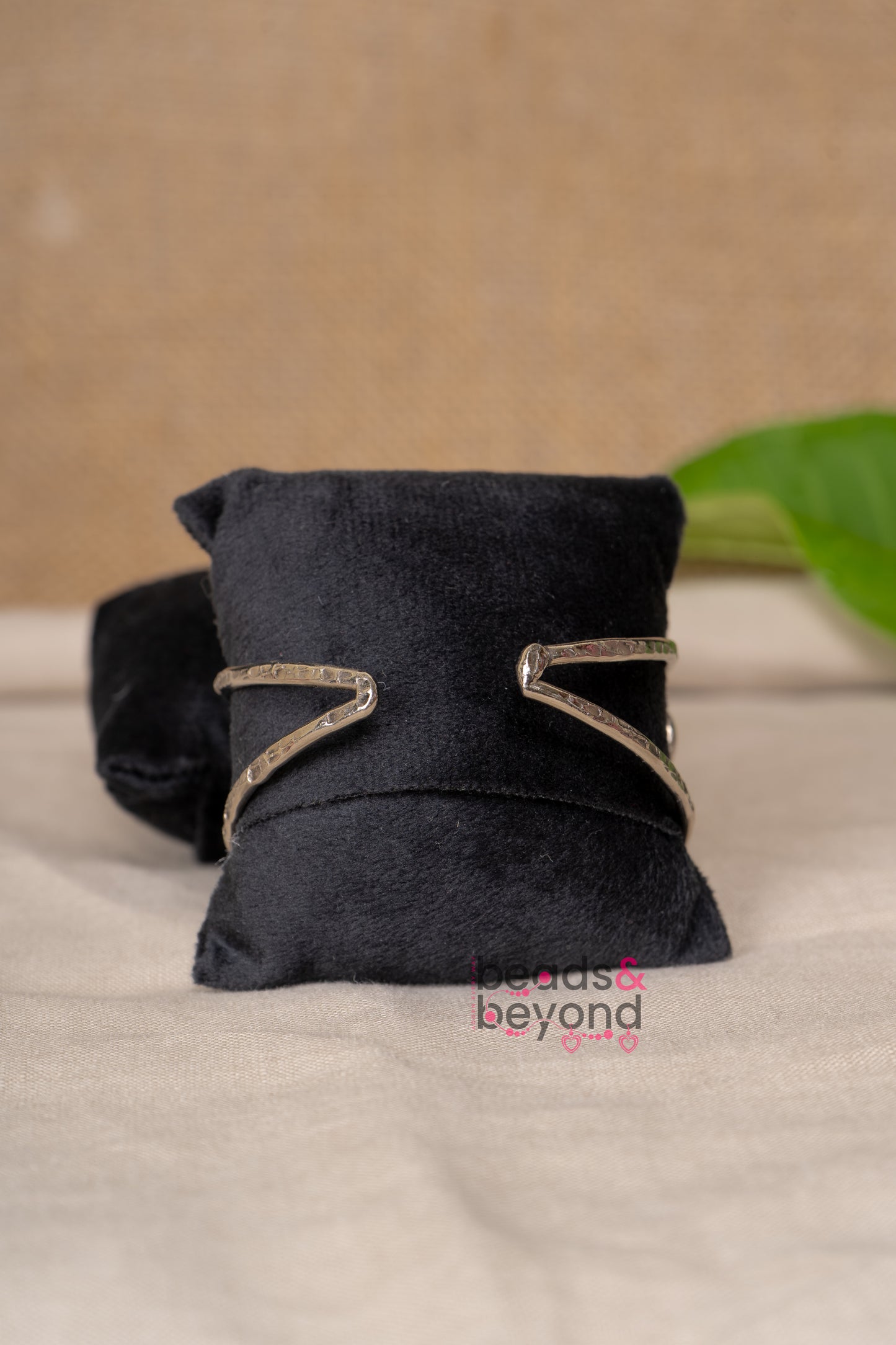 IIlyat Handcuff Kada