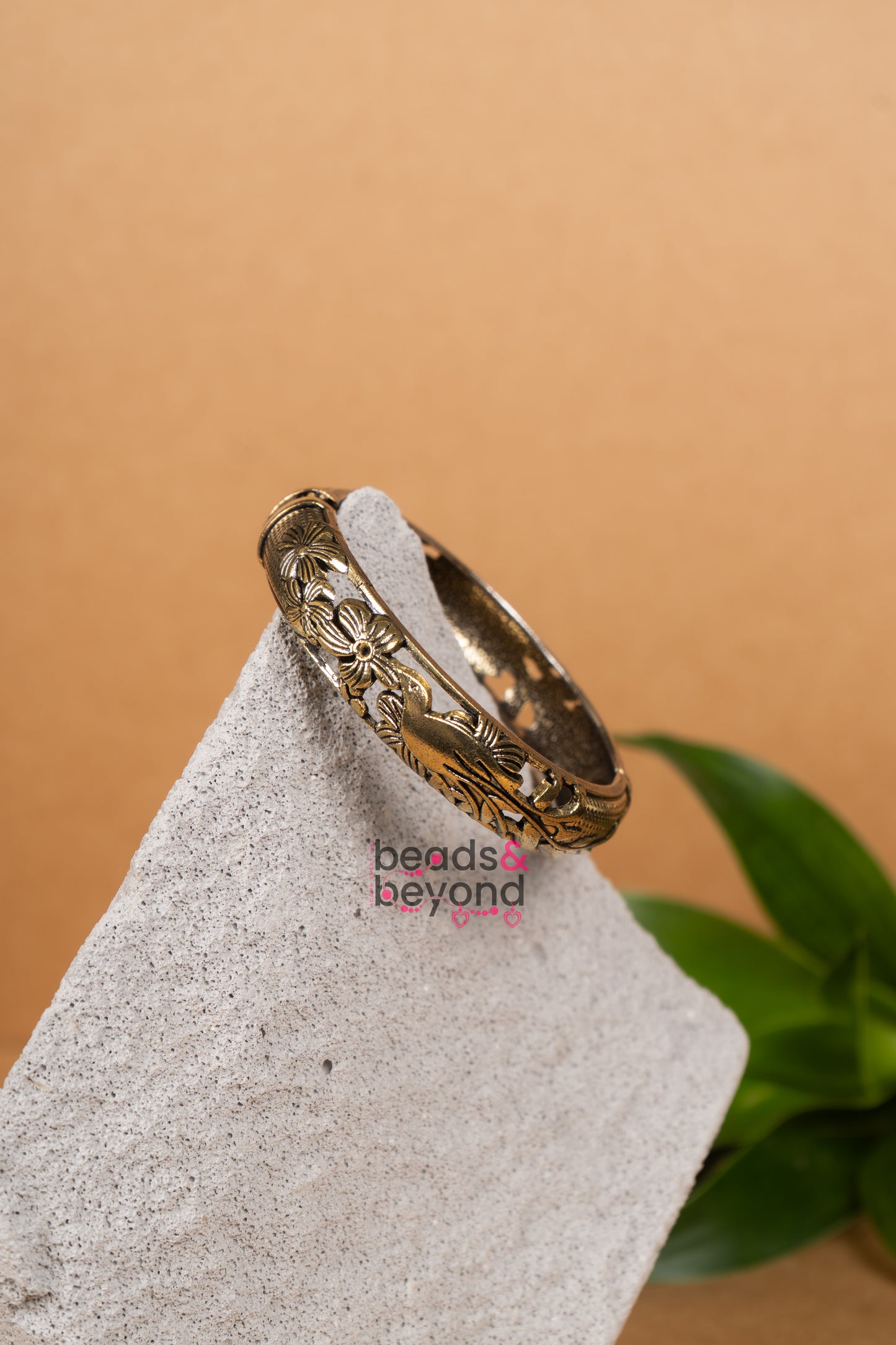Leher Golden Kada