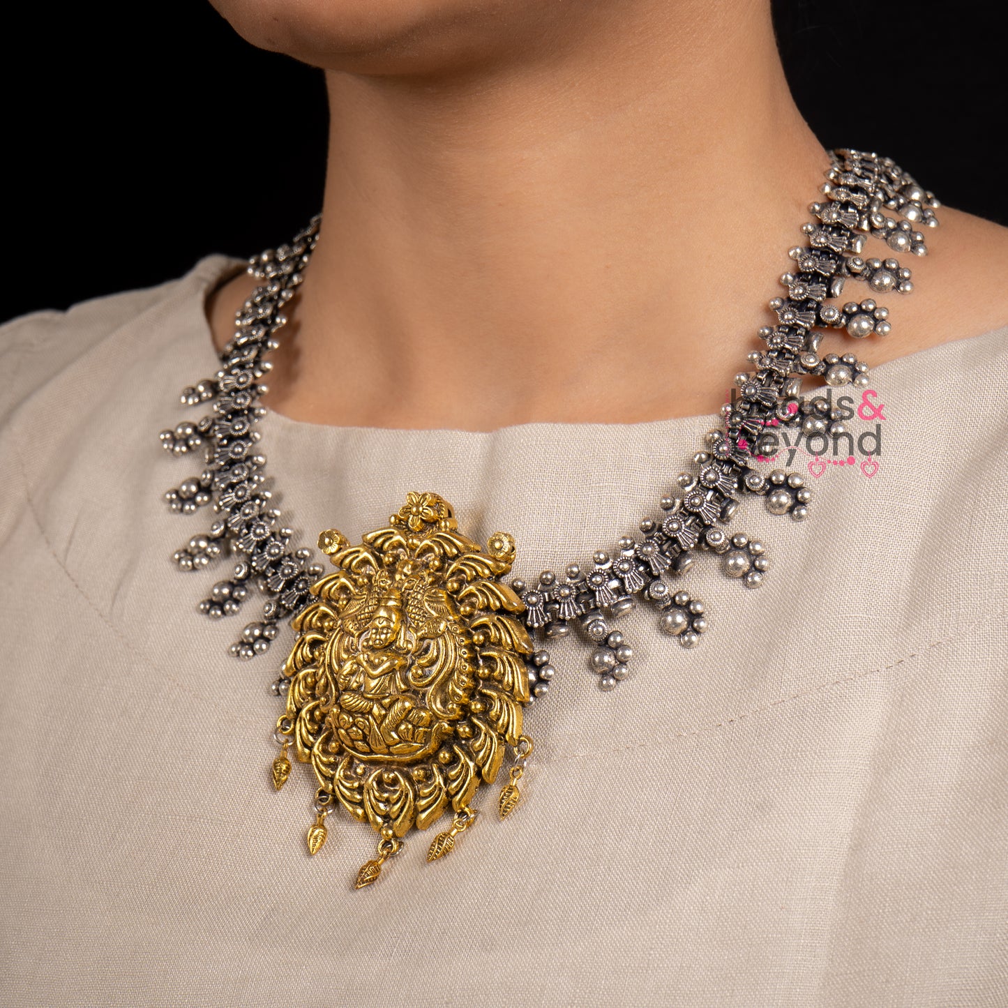 Lamodhara Long Necklace