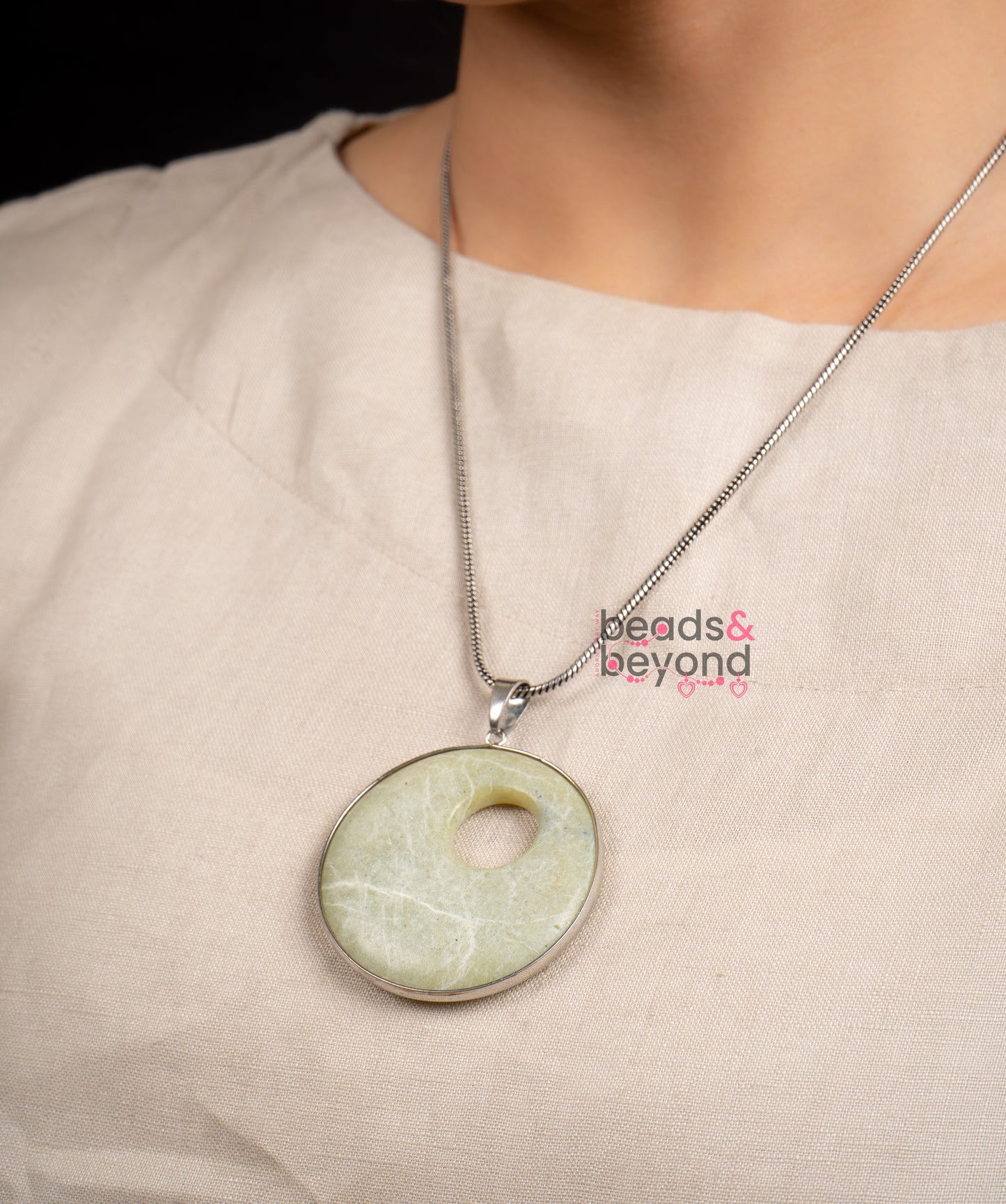 Manya Pendant Necklace