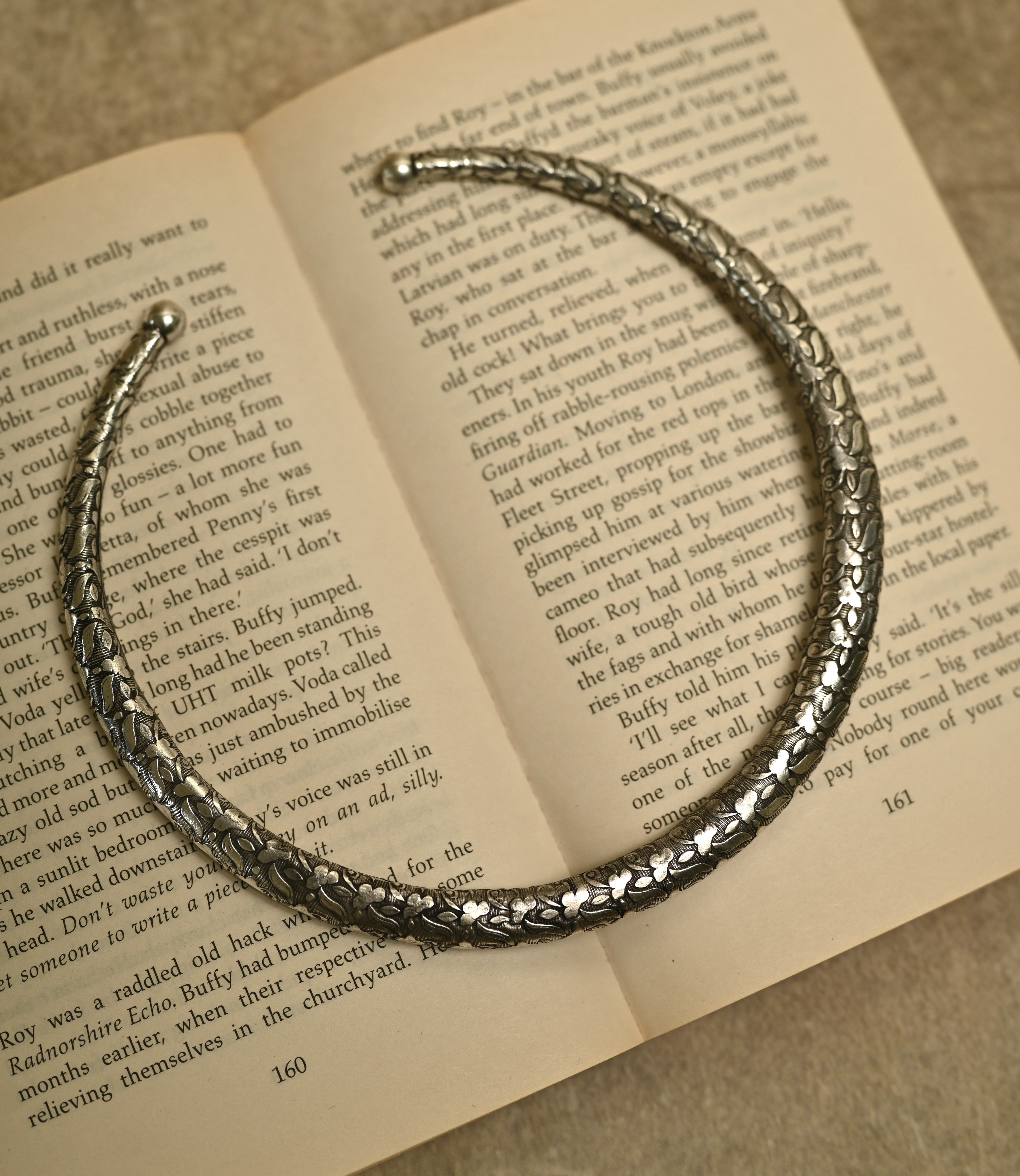 Floral Pattern Hasli Necklace Beads & Beyond