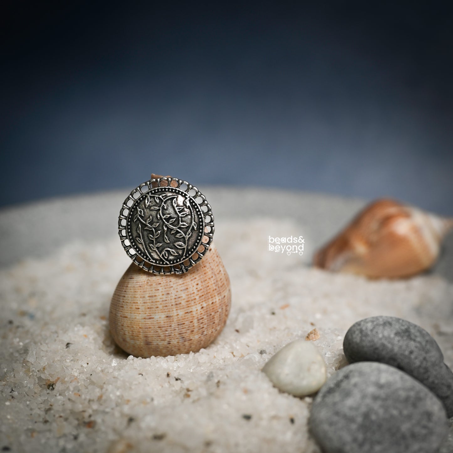 Grata Round Ring