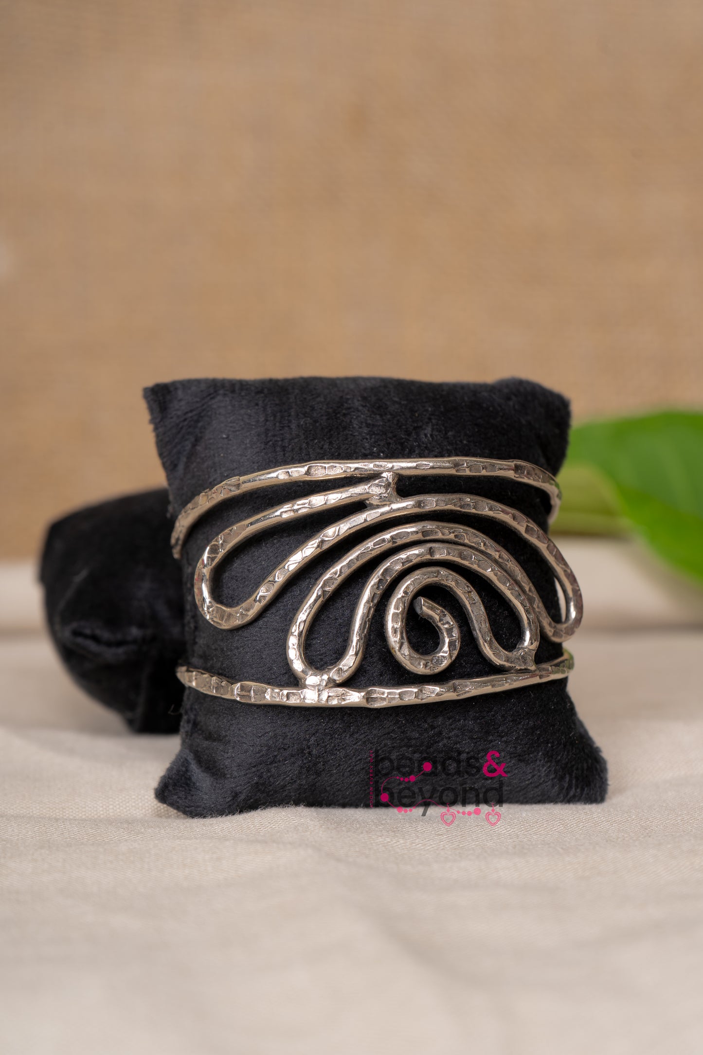 IIlyat Handcuff Kada