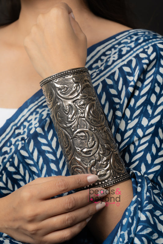 Mathya Handcuff
