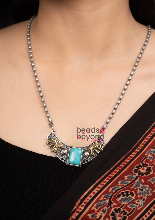 Gavya Pendant Necklace