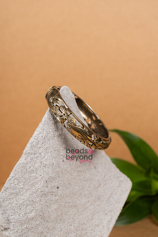 Leher Golden Kada