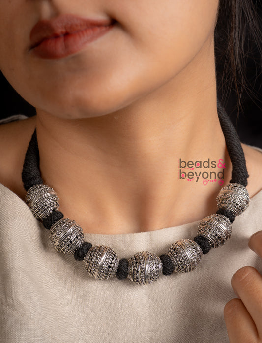 Maghi Thread Necklace