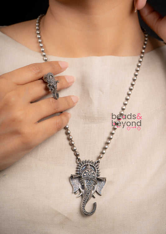Avighna Necklace with earring