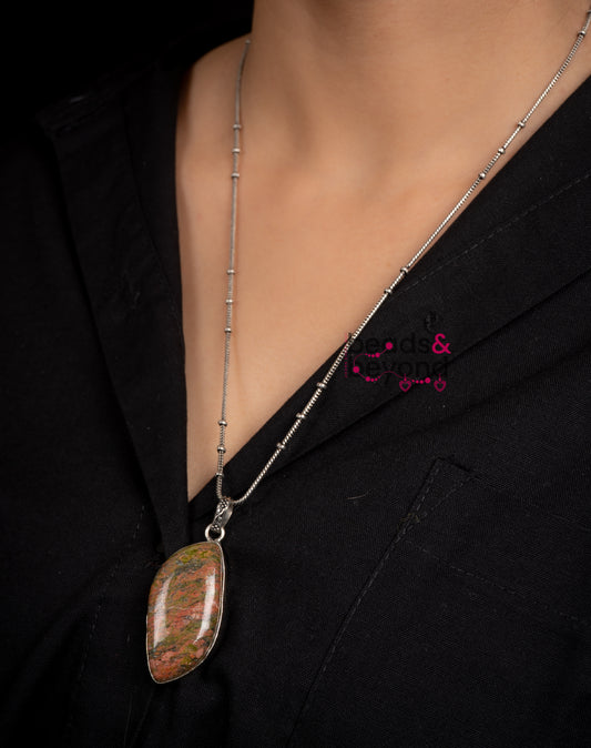 Neral Pendant Necklace
