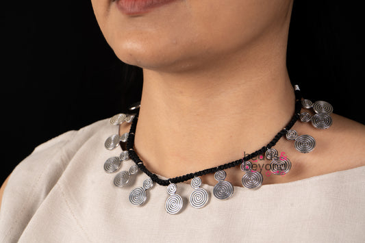 Ratri Thread Necklace