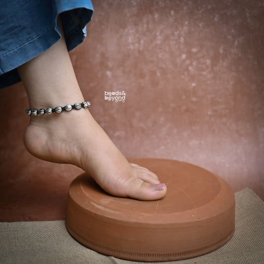 Guhta Moti Thread Anklet